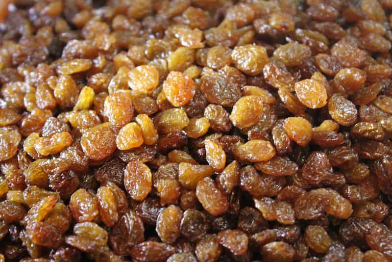 تصویر 3 از کشمش پلویی تیره تهیه شده از انگورهای خوش طعم